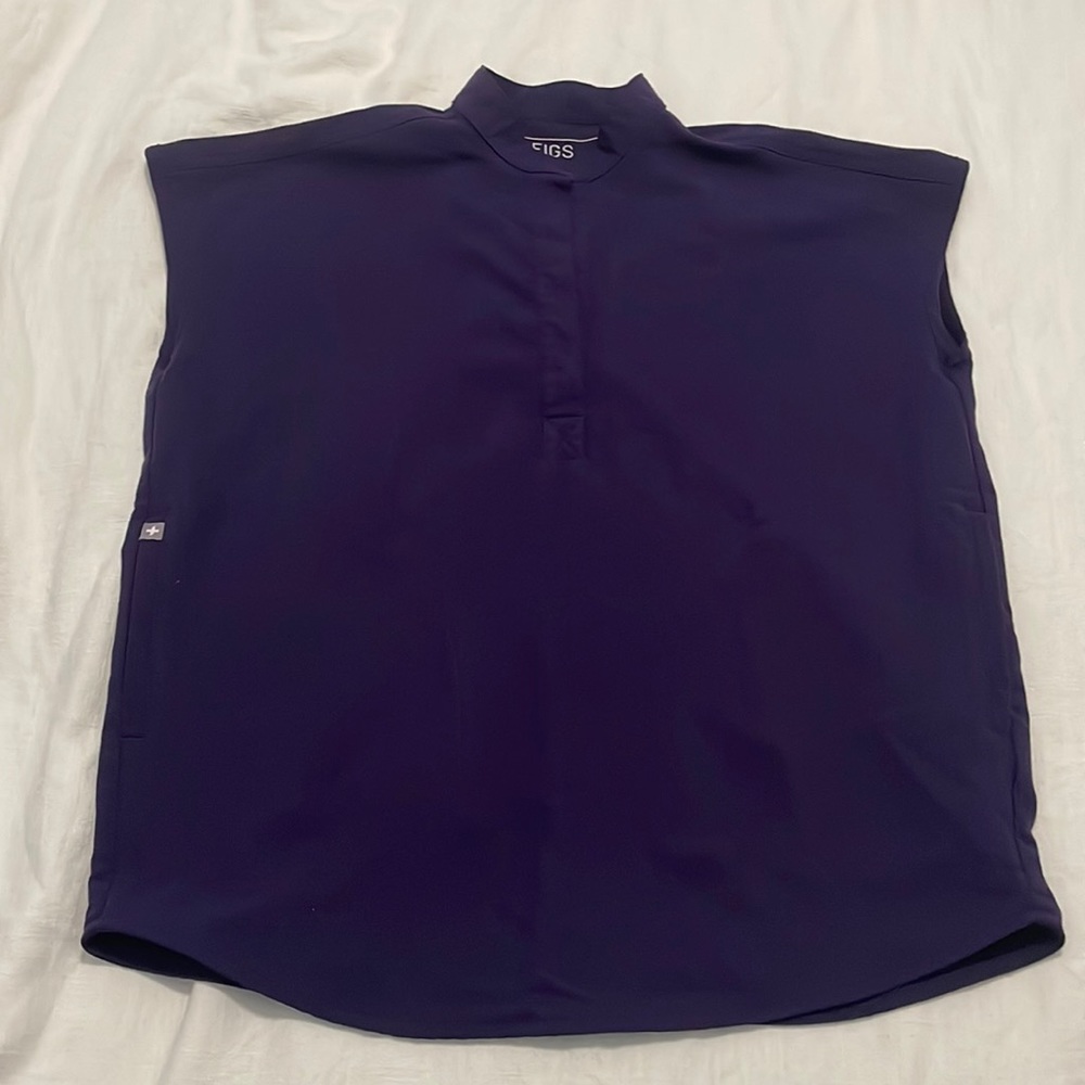 FIGS Raefala scrub top in size XXS, color: Purple Jam